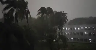 মুষলধারে বৃষ্টিতে ভিজলো রাজধানী